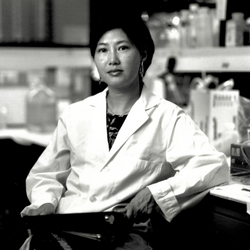Flossie Wong-Staal, Women Scientists